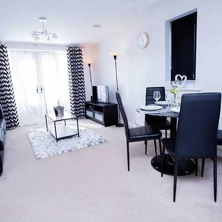 Mills Apartment - Two Bedroom En-Suite Apartment Northampton Exterior photo