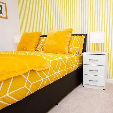 Mills Apartment - Two Bedroom En-Suite Apartment Northampton Exterior photo