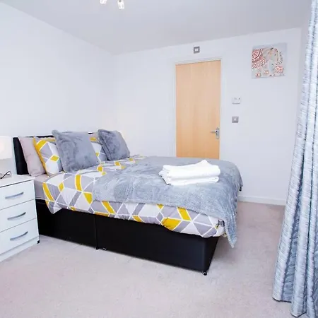 Mills Apartment - Two Bedroom En-Suite Apartment Northampton Exterior photo