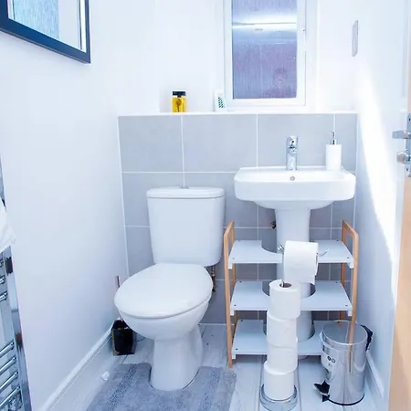 Mills Apartment - Two Bedroom En-Suite Apartment Northampton Exterior photo