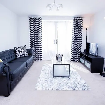 Mills Apartment - Two Bedroom En-Suite Apartment Northampton Exterior photo