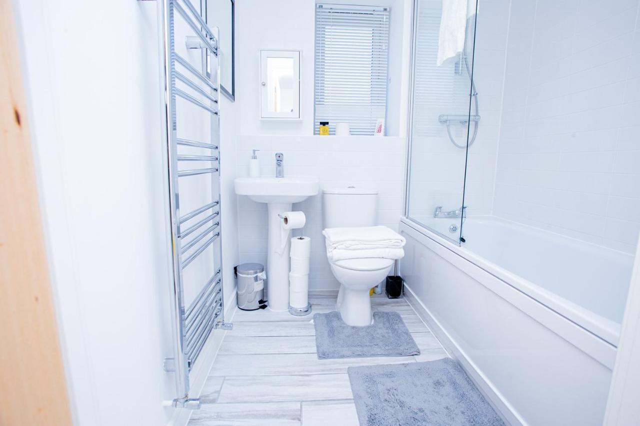 Mills - Two Bedroom En-suite Apartment *