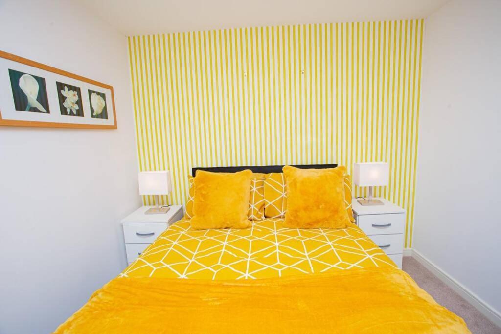 Mills - Two Bedroom En-suite Apartment *